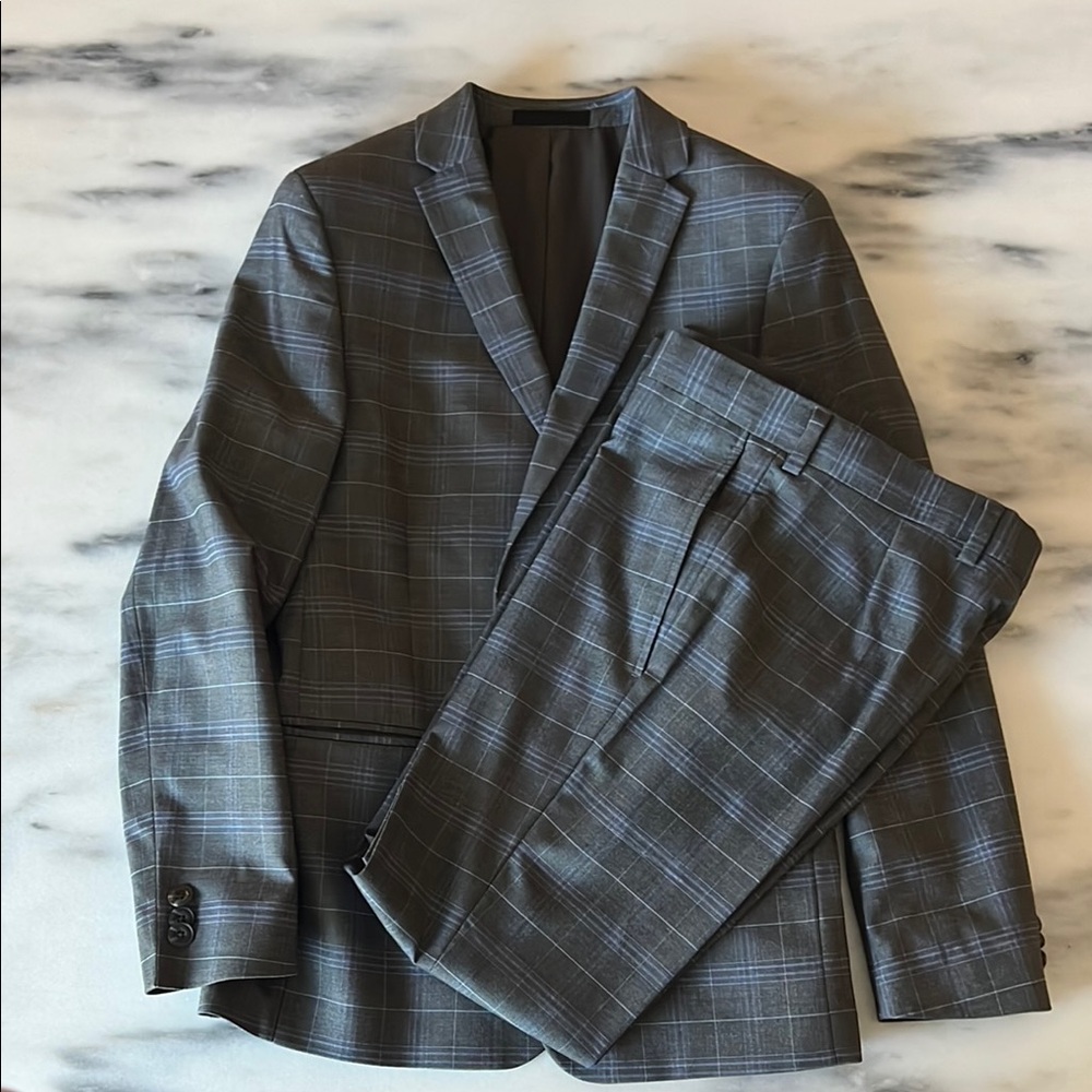 Boy's Gray Plaid Suit 14R gray with light purple pin stripes. Adjustable waist.